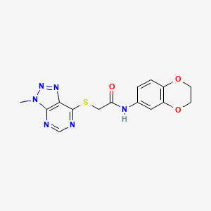 molecular formula C15H14N6O3S B2834336 N-(2,3-dihydrobenzo[b][1,4]dioxin-6-yl)-2-((3-methyl-3H-[1,2,3]triazolo[4,5-d]pyrimidin-7-yl)thio)acetamide CAS No. 1058238-51-9