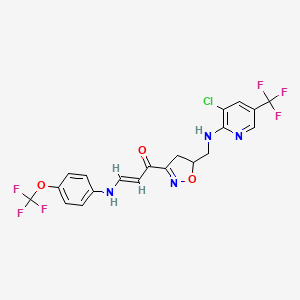 molecular formula C20H15ClF6N4O3 B2834550 (2E)-1-[5-({[3-chloro-5-(trifluoromethyl)pyridin-2-yl]amino}methyl)-4,5-dihydro-1,2-oxazol-3-yl]-3-{[4-(trifluoromethoxy)phenyl]amino}prop-2-en-1-one CAS No. 344276-97-7