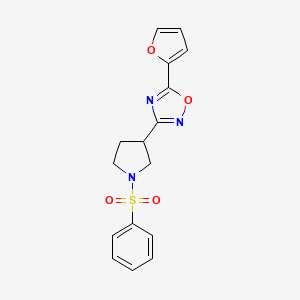 molecular formula C16H15N3O4S B2834602 5-(Furan-2-yl)-3-(1-(phenylsulfonyl)pyrrolidin-3-yl)-1,2,4-oxadiazole CAS No. 2034371-62-3