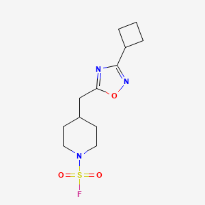 molecular formula C12H18FN3O3S B2834918 4-[(3-Cyclobutyl-1,2,4-oxadiazol-5-yl)methyl]piperidine-1-sulfonyl fluoride CAS No. 2411252-84-9