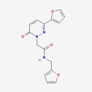 molecular formula C15H13N3O4 B2835672 N-(furan-2-ylmethyl)-2-[3-(furan-2-yl)-6-oxopyridazin-1-yl]acetamide CAS No. 899989-25-4