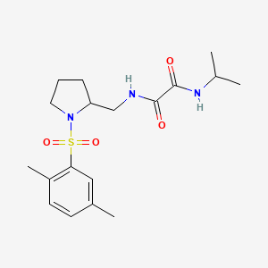 molecular formula C18H27N3O4S B2838550 N1-((1-((2,5-dimethylphenyl)sulfonyl)pyrrolidin-2-yl)methyl)-N2-isopropyloxalamide CAS No. 896289-62-6