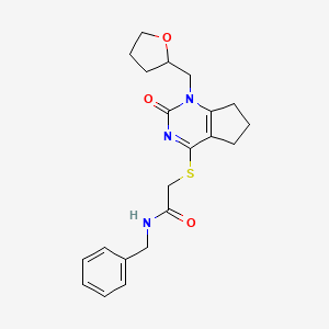molecular formula C21H25N3O3S B2838566 N-benzyl-2-((2-oxo-1-((tetrahydrofuran-2-yl)methyl)-2,5,6,7-tetrahydro-1H-cyclopenta[d]pyrimidin-4-yl)thio)acetamide CAS No. 899756-25-3