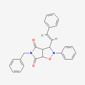 molecular formula C26H22N2O3 B2838798 (E)-5-benzyl-2-phenyl-3-styryldihydro-2H-pyrrolo[3,4-d]isoxazole-4,6(5H,6aH)-dione CAS No. 317814-65-6