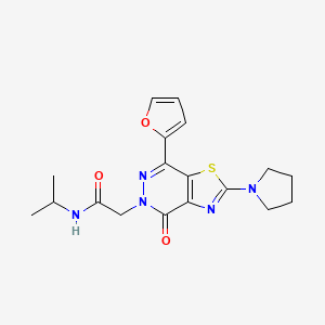 molecular formula C18H21N5O3S B2839195 2-(7-(furan-2-yl)-4-oxo-2-(pyrrolidin-1-yl)thiazolo[4,5-d]pyridazin-5(4H)-yl)-N-isopropylacetamide CAS No. 1105240-64-9