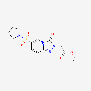 molecular formula C15H20N4O5S B2839948 异丙基[3-氧代-6-(吡咯啉-1-基磺酰)[1,2,4]噻二唑并[4,3-a]吡啶-2(3H)-基]乙酸酯 CAS No. 1251602-71-7