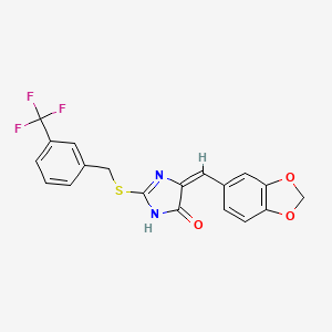 molecular formula C19H13F3N2O3S B2840105 5-[(E)-1,3-苯并二氧杂环[5.4.0]十二烯-5-基甲基]-2-{[3-(三氟甲基)苯甲基]硫醚}-3,5-二氢-4H-咪唑-4-酮 CAS No. 860612-11-9