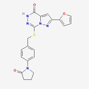 molecular formula C20H17N5O3S B2840704 2-(2-furyl)-7-{[4-(2-oxopyrrolidin-1-yl)benzyl]thio}pyrazolo[1,5-d][1,2,4]triazin-4(5H)-one CAS No. 1223864-51-4