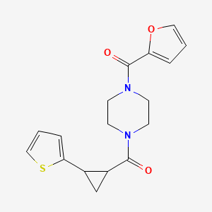 molecular formula C17H18N2O3S B2840938 (4-(Furan-2-carbonyl)piperazin-1-yl)(2-(thiophen-2-yl)cyclopropyl)methanone CAS No. 1210435-85-0