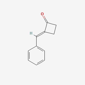 (2E)-2-(phenylmethylidene)cyclobutan-1-one