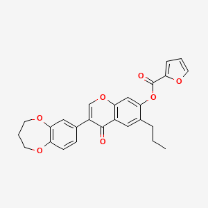 molecular formula C26H22O7 B2842761 3-(3,4-二氢-2H-苯并[b][1,4]二氧杂-7-基)-4-氧代-6-丙基-4H-香豆素-7-基 呋喃-2-羧酸酯 CAS No. 610752-61-9