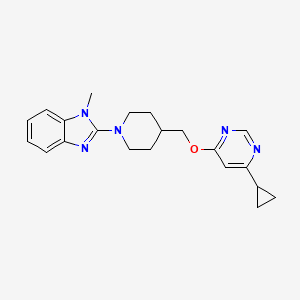 molecular formula C21H25N5O B2843159 2-(4-(((6-cyclopropylpyrimidin-4-yl)oxy)methyl)piperidin-1-yl)-1-methyl-1H-benzo[d]imidazole CAS No. 2309778-05-8