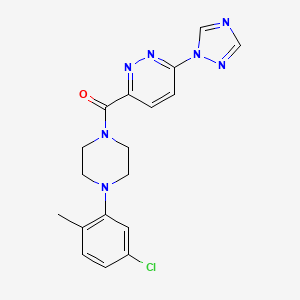 molecular formula C18H18ClN7O B2843405 (6-(1H-1,2,4-三唑-1-基)吡啶并[3,4-d]嘧啶-3-基)(4-(5-氯-2-甲基苯基)哌嗪-1-基)甲酮 CAS No. 1448043-55-7