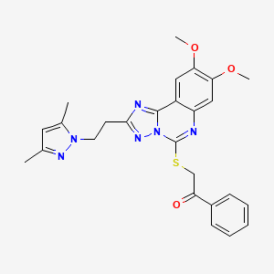 molecular formula C26H26N6O3S B2843753 2-({2-[2-(3,5-dimethyl-1H-pyrazol-1-yl)ethyl]-8,9-dimethoxy[1,2,4]triazolo[1,5-c]quinazolin-5-yl}thio)-1-phenylethanone CAS No. 1015860-53-3