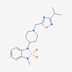 molecular formula C18H25N5O3S B2844618 1-(1-((3-Isopropyl-1,2,4-oxadiazol-5-yl)methyl)piperidin-4-yl)-3-methyl-1,3-dihydrobenzo[c][1,2,5]thiadiazole 2,2-dioxide CAS No. 2034609-14-6