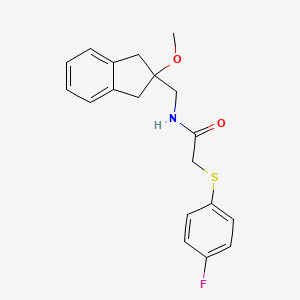 molecular formula C19H20FNO2S B2844624 2-((4-氟苯基)硫基)-N-((2-甲氧基-2,3-二氢-1H-茚-2-基)甲基)乙酰胺 CAS No. 2034596-96-6