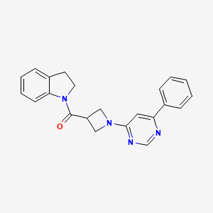 molecular formula C22H20N4O B2846899 吲哚啉-1-基(1-(6-苯基嘧啶-4-基)吖啶-3-基)甲酮 CAS No. 2034582-11-9