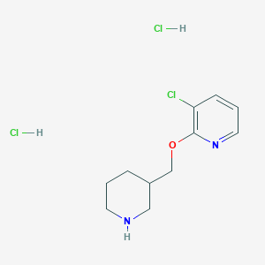 molecular formula C11H17Cl3N2O B2846985 3-Chloro-2-[(piperidin-3-yl)methoxy]pyridine dihydrochloride CAS No. 2379945-66-9