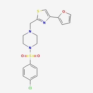 molecular formula C18H18ClN3O3S2 B2848095 2-((4-((4-Chlorophenyl)sulfonyl)piperazin-1-yl)methyl)-4-(furan-2-yl)thiazole CAS No. 1105216-45-2