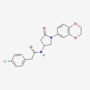 molecular formula C20H19ClN2O4 B2850476 2-(4-chlorophenyl)-N-(1-(2,3-dihydrobenzo[b][1,4]dioxin-6-yl)-5-oxopyrrolidin-3-yl)acetamide CAS No. 905670-52-2