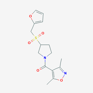 molecular formula C15H18N2O5S B2850621 (3,5-Dimethylisoxazol-4-yl)(3-((furan-2-ylmethyl)sulfonyl)pyrrolidin-1-yl)methanone CAS No. 1788675-79-5