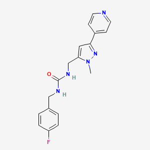 molecular formula C18H18FN5O B2852365 1-[(4-Fluorophenyl)methyl]-3-[(2-methyl-5-pyridin-4-ylpyrazol-3-yl)methyl]urea CAS No. 2319637-37-9