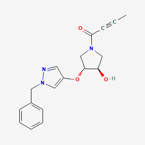 molecular formula C18H19N3O3 B2855323 1-[(3R,4R)-3-(1-Benzylpyrazol-4-yl)oxy-4-hydroxypyrrolidin-1-yl]but-2-yn-1-one CAS No. 2223183-44-4