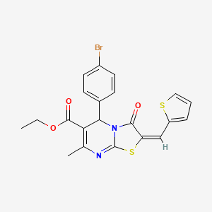 molecular formula C21H17BrN2O3S2 B2855609 (E)-ethyl 5-(4-bromophenyl)-7-methyl-3-oxo-2-(thiophen-2-ylmethylene)-3,5-dihydro-2H-thiazolo[3,2-a]pyrimidine-6-carboxylate CAS No. 353508-91-5