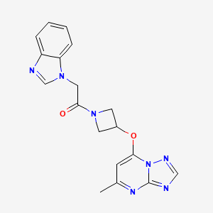 molecular formula C18H17N7O2 B2856299 2-(1H-1,3-benzodiazol-1-yl)-1-[3-({5-methyl-[1,2,4]triazolo[1,5-a]pyrimidin-7-yl}oxy)azetidin-1-yl]ethan-1-one CAS No. 2097895-53-7
