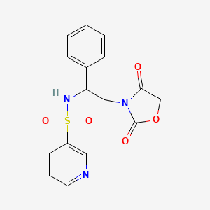 molecular formula C16H15N3O5S B2857794 N-(2-(2,4-二氧代恶唑烷-3-基)-1-苯乙基)吡啶-3-磺酰胺 CAS No. 2034252-66-7