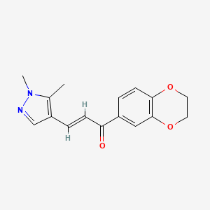 molecular formula C16H16N2O3 B2858321 (E)-1-(2,3-dihydrobenzo[b][1,4]dioxin-6-yl)-3-(1,5-dimethyl-1H-pyrazol-4-yl)prop-2-en-1-one CAS No. 1005701-50-7
