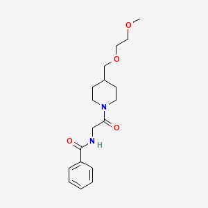 molecular formula C18H26N2O4 B2859287 N-(2-(4-((2-甲氧基乙氧基)甲基)哌啶-1-基)-2-氧代乙基)苯甲酰胺 CAS No. 1251581-97-1