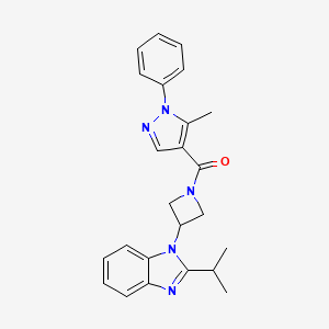 molecular formula C24H25N5O B2859297 (5-Methyl-1-phenylpyrazol-4-yl)-[3-(2-propan-2-ylbenzimidazol-1-yl)azetidin-1-yl]methanone CAS No. 2415501-29-8