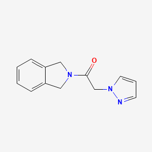 molecular formula C13H13N3O B2859473 1-(isoindolin-2-yl)-2-(1H-pyrazol-1-yl)ethanone CAS No. 400727-76-6