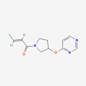 molecular formula C12H15N3O2 B2860962 (E)-1-(3-(pyrimidin-4-yloxy)pyrrolidin-1-yl)but-2-en-1-one CAS No. 2035000-95-2