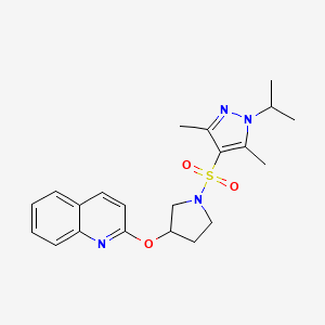 molecular formula C21H26N4O3S B2861403 2-((1-((1-异丙基-3,5-二甲基-1H-吡唑-4-基)磺酰基)吡咯烷-3-基)氧基)喹啉 CAS No. 2034392-39-5