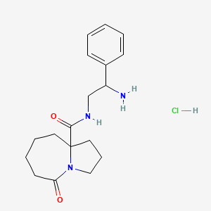 molecular formula C18H26ClN3O2 B2861560 N-(2-氨基-2-苯乙基)-5-氧代-2,3,6,7,8,9-六氢-1H-吡咯并[1,2-a]氮杂菲-9a-甲酰胺；盐酸盐 CAS No. 2418715-29-2