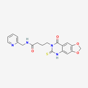 molecular formula C19H18N4O4S B2861820 4-(8-氧代-6-硫代次亚甲基-5H-[1,3]二氧杂环[4,5-g]喹唑啉-7-基)-N-(吡啶-2-基甲基)丁酰胺 CAS No. 688054-59-3