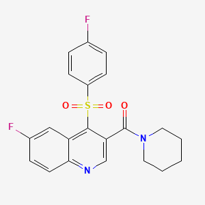 molecular formula C21H18F2N2O3S B2861857 6-Fluoro-4-[(4-fluorophenyl)sulfonyl]-3-(piperidin-1-ylcarbonyl)quinoline CAS No. 1111164-67-0