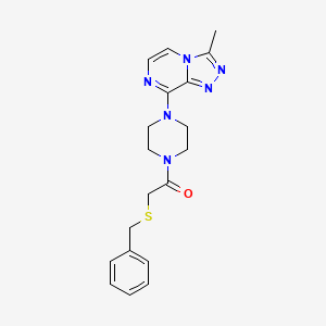 molecular formula C19H22N6OS B2862456 2-(苄基硫基)-1-(4-(3-甲基-[1,2,4]三唑并[4,3-a]嘧啶-8-基)哌嗪-1-基)乙酮 CAS No. 2034348-42-8