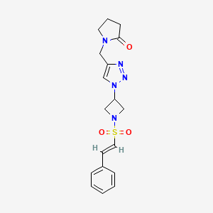 molecular formula C18H21N5O3S B2862462 (E)-1-((1-(1-(苯乙烯磺酰基)氮杂环丁-3-基)-1H-1,2,3-三唑-4-基)甲基)吡咯烷-2-酮 CAS No. 2035018-41-6