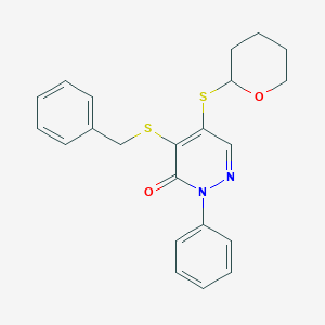 4-(benzylsulfanyl)-2-phenyl-5-(tetrahydro-2H-pyran-2-ylsulfanyl)-3(2H)-pyridazinone