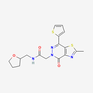 molecular formula C17H18N4O3S2 B2863371 2-(2-methyl-4-oxo-7-(thiophen-2-yl)thiazolo[4,5-d]pyridazin-5(4H)-yl)-N-((tetrahydrofuran-2-yl)methyl)acetamide CAS No. 941880-68-8