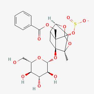 molecular formula C23H28O13S B2863410 [(1R,2R,3S,6S,8R)-2-(Benzoyloxymethyl)-8-methyl-3-[(2R,3S,4R,5R,6S)-3,4,5-trihydroxy-6-(hydroxymethyl)oxan-2-yl]oxy-9,10-dioxatetracyclo[4.3.1.02,5.03,8]decan-1-yl] sulfite CAS No. 1146967-98-7