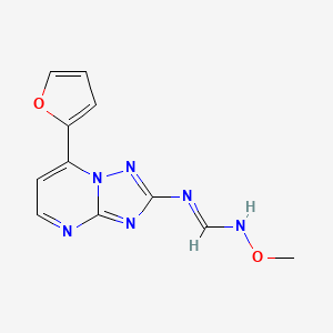 molecular formula C11H10N6O2 B2863674 (E)-N-[7-(呋喃-2-基)-[1,2,4]三唑并[1,5-a]嘧啶-2-基]-N'-甲氧基甲亚胺酰胺 CAS No. 303146-03-4