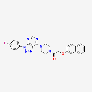 molecular formula C26H22FN7O2 B2865499 1-(4-(3-(4-fluorophenyl)-3H-[1,2,3]triazolo[4,5-d]pyrimidin-7-yl)piperazin-1-yl)-2-(naphthalen-2-yloxy)ethanone CAS No. 920386-21-6