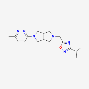 molecular formula C17H24N6O B2867143 5-[[5-(6-Methylpyridazin-3-yl)-1,3,3a,4,6,6a-hexahydropyrrolo[3,4-c]pyrrol-2-yl]methyl]-3-propan-2-yl-1,2,4-oxadiazole CAS No. 2415599-03-8