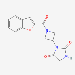 molecular formula C15H13N3O4 B2867156 3-(1-(Benzofuran-2-carbonyl)azetidin-3-yl)imidazolidine-2,4-dione CAS No. 2034363-99-8