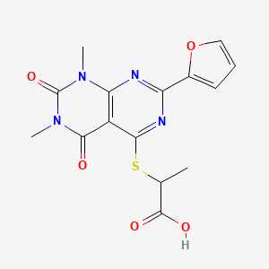 molecular formula C15H14N4O5S B2868309 2-((2-(Furan-2-yl)-6,8-dimethyl-5,7-dioxo-5,6,7,8-tetrahydropyrimido[4,5-d]pyrimidin-4-yl)thio)propanoic acid CAS No. 847191-34-8