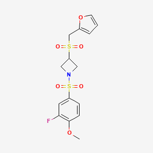 molecular formula C15H16FNO6S2 B2868846 1-((3-氟-4-甲氧基苯基)磺酰基)-3-((呋喃-2-基甲基)磺酰基)氮杂环丁烷 CAS No. 1797887-07-0